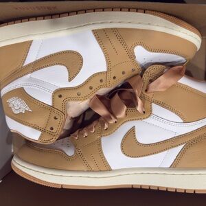AIR JORDAN 1 RETRO HIGH OG 'PRALINE’